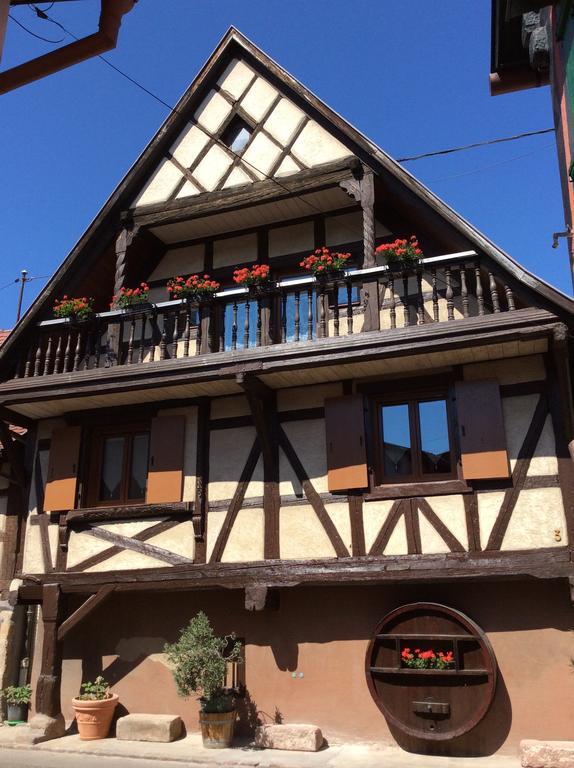 Maison A Colombage De 1602 Wintzenheim Exterior photo